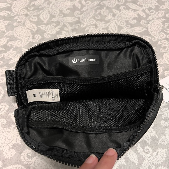 Lululemon Everywhere Belt Bag. Black. NWT. - Picture 3 of 6